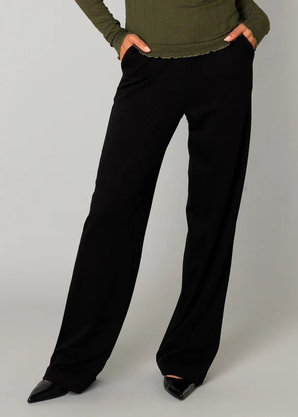Yest Paloma Essential Black Pant